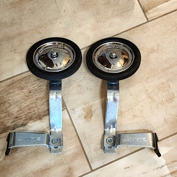 GiantGiant Training Wheels 16"-20" - Picture 1 of 10
